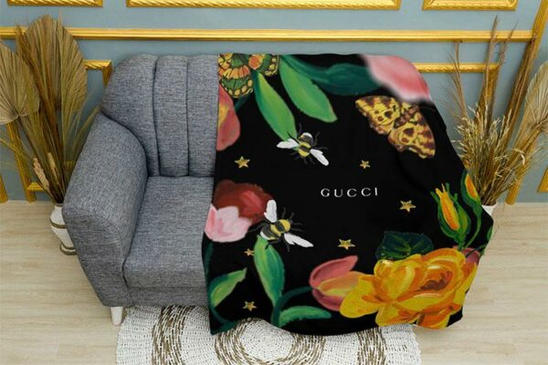 Плед «Гуччі. Лого з квітами. Gucci. Logo with flowers»