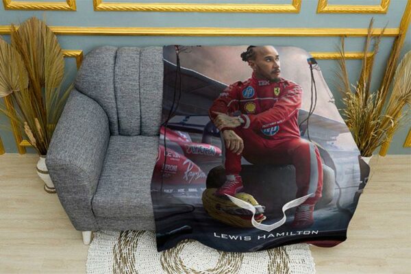 Плед «Льюис Хэмилтон. Непобедимый гонщик. Формула-1. Lewis Hamilton. Invincible Racer. Formula-1»